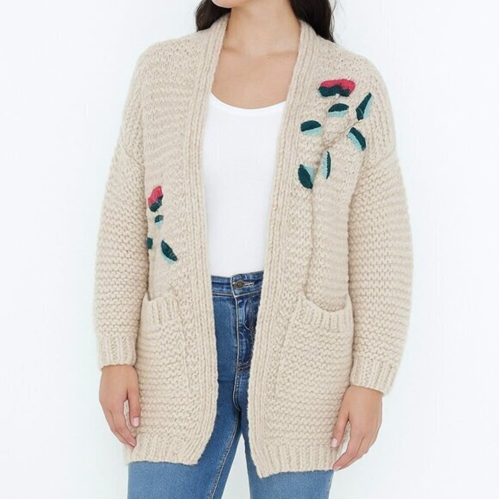 Alya Floral Chunky Knit Sweater Cardigan Embroidered Flowers in Cream Size S